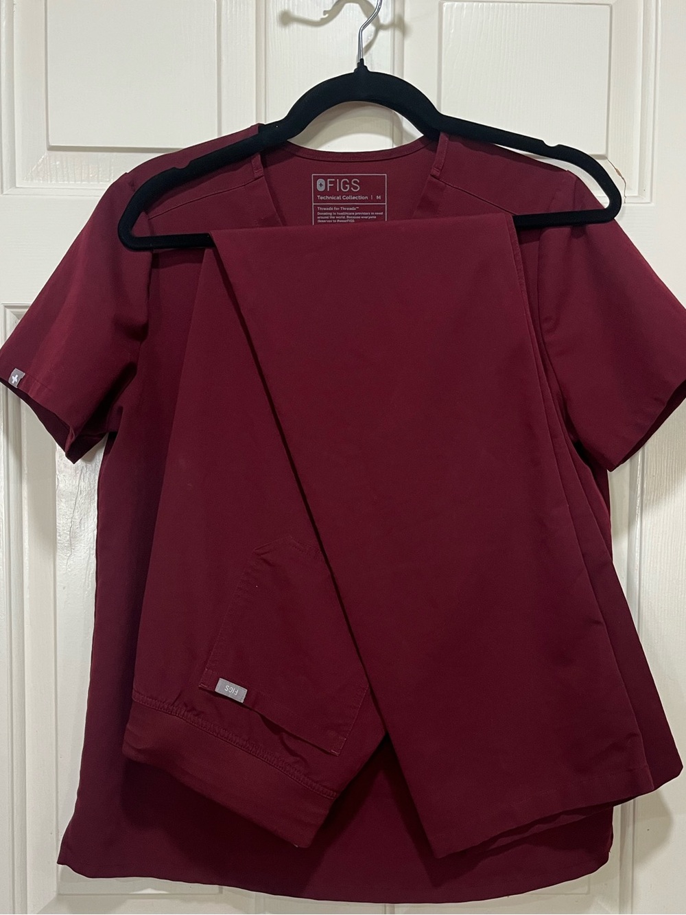 Figs Burgundy Set Catarina Top & Livingston Scrub Pants size M/Tall